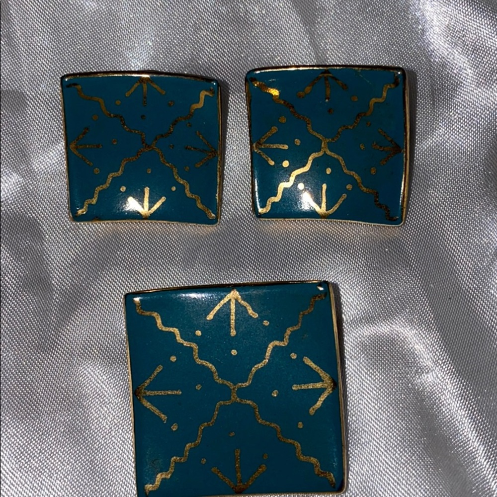 Vintage ceramic clip on earring & brooch